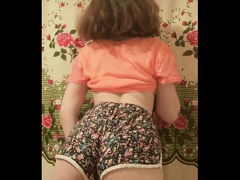 ❤️ Tânără sexy care se dezbracă de pantaloni scurți în fața camerei de filmat at porn ro.playcrot69.top ❌